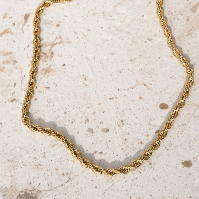 DELIA SHORT NECKLACE
