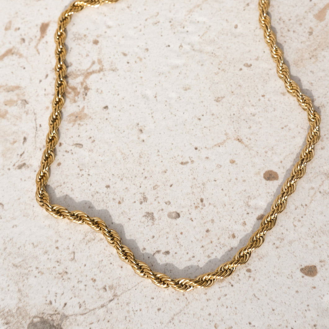DELIA SHORT NECKLACE